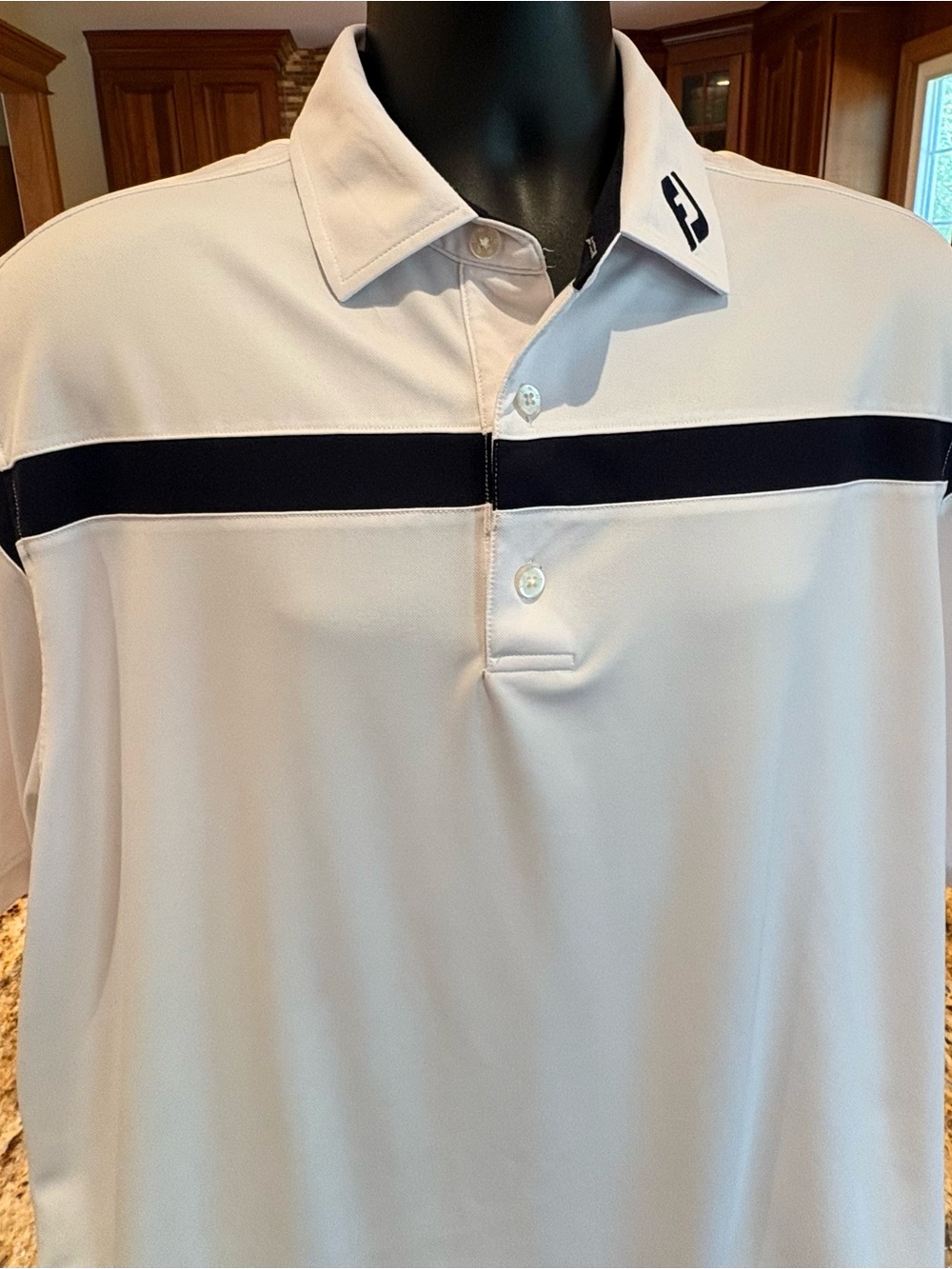 FootJoy Men's performance golf polo. Sharp white w/blue print & logos F/B/S. XL - Picture 2 of 8